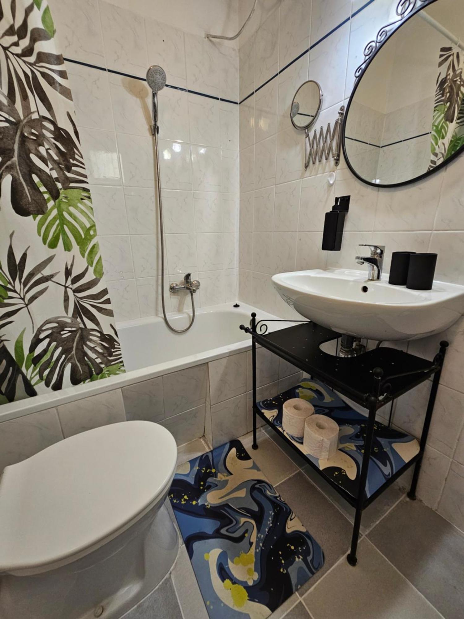 The Greenest Vintage Apartment